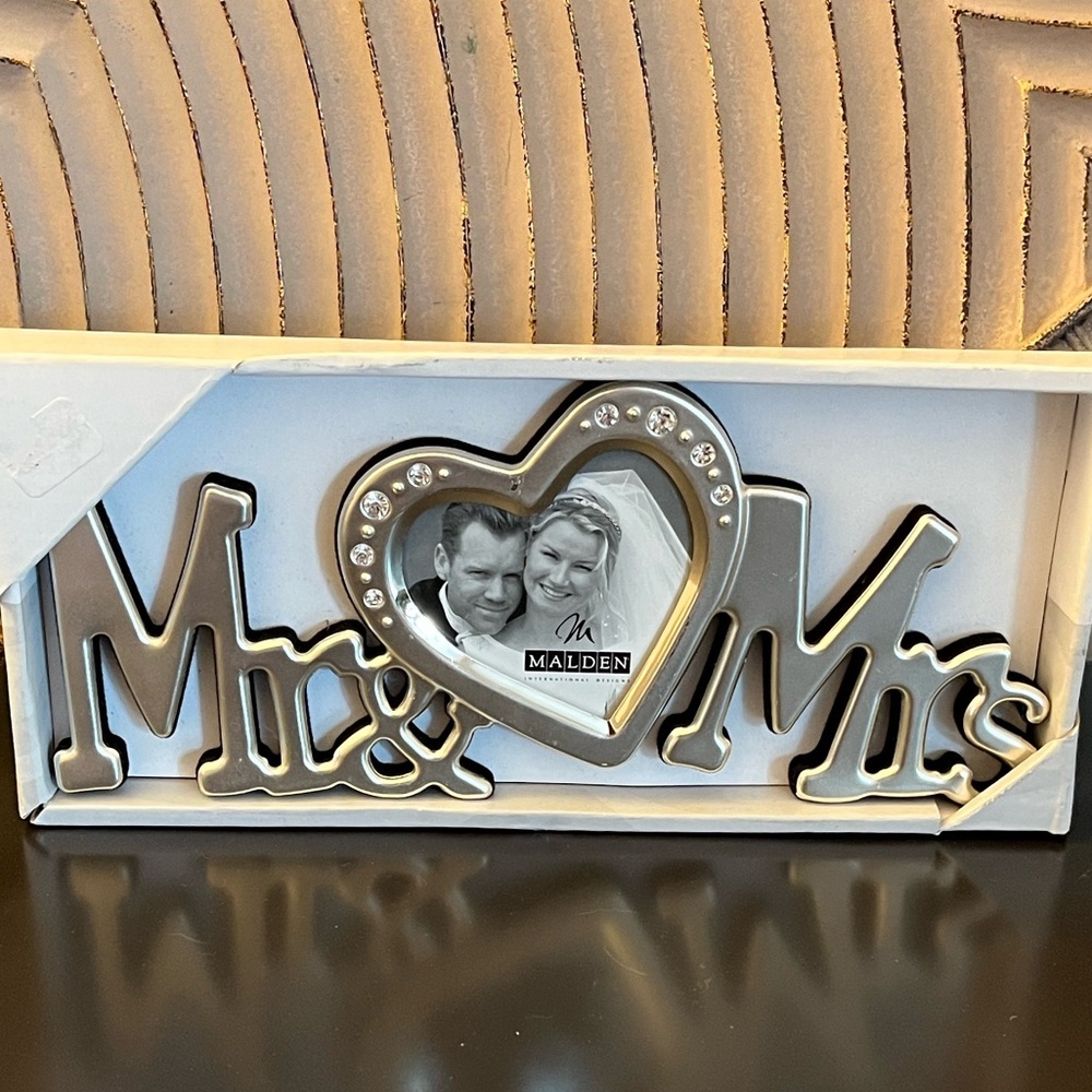 🛍️3/$30 Or 2/$20 🛍️ NIB MR & MRS Wedding Photo Frame Silver with Crystals